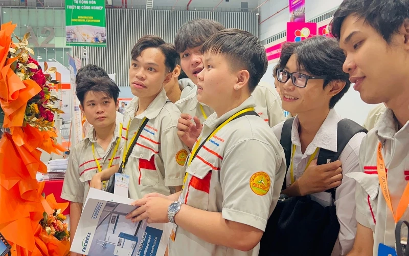 Sinh Viên Ngành Công Nghệ Ô Tô Tham Gia Hội Thi Tay Nghề Hàn Tiêu Chuẩn Quốc Tế Wtsg25