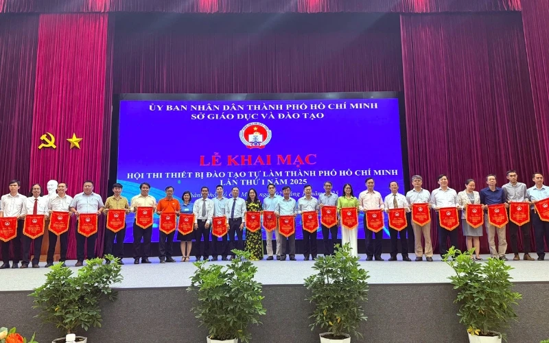 Sự Kiện Nóng Hổi: Khai Mạc Hội Thi Thiết Bị Tự Làm Tp. Hồ Chí Minh Lần Thứ Nhất - 2025!