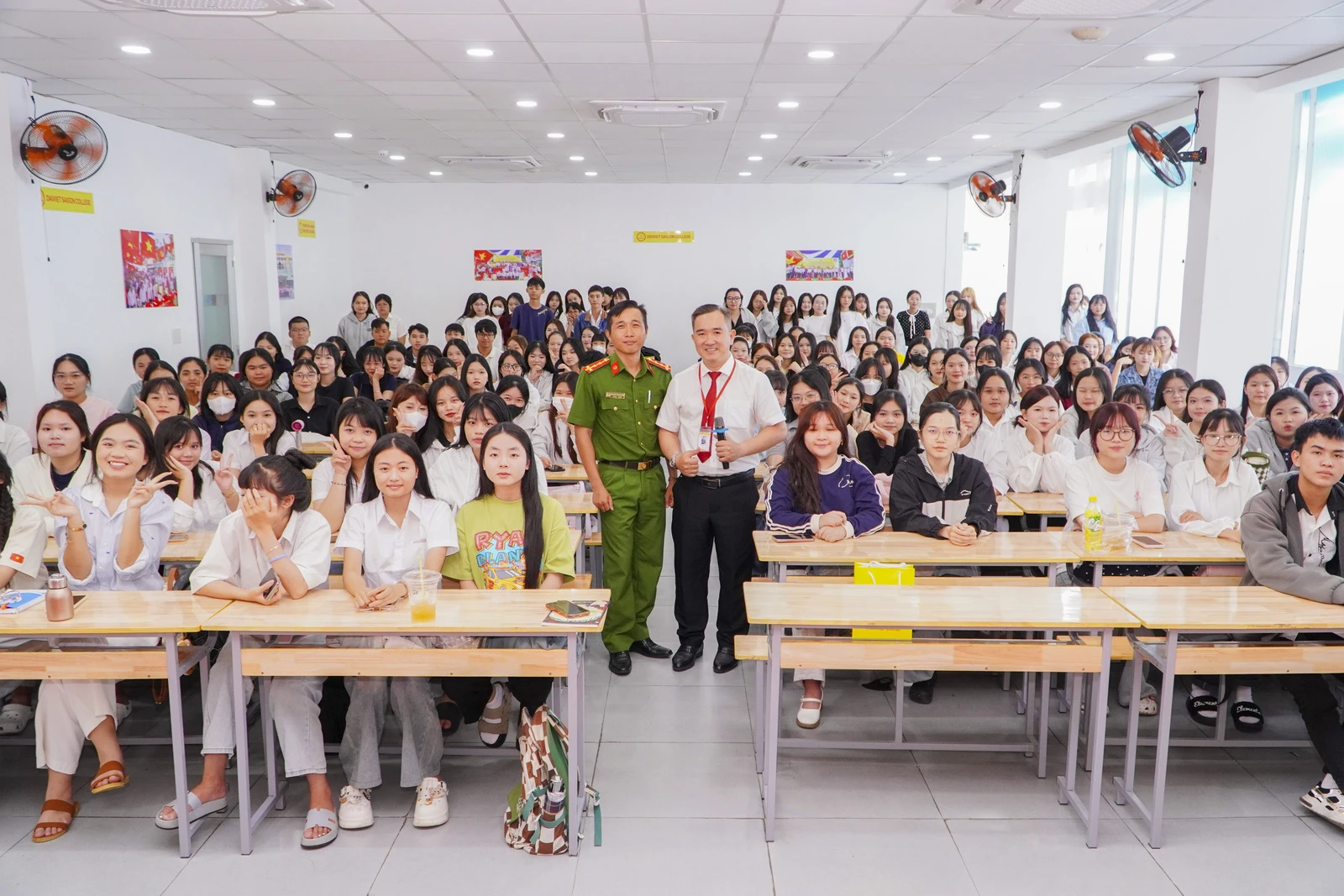 TÂN SINH VIÊN K26 - ĐỢT 2 TRANG BỊ KỸ NĂNG ỨNG XỬ VÀ NÂNG CAO NHẬN THỨC PHÒNG, CHỐNG TỆ NẠN XÃ HỘI