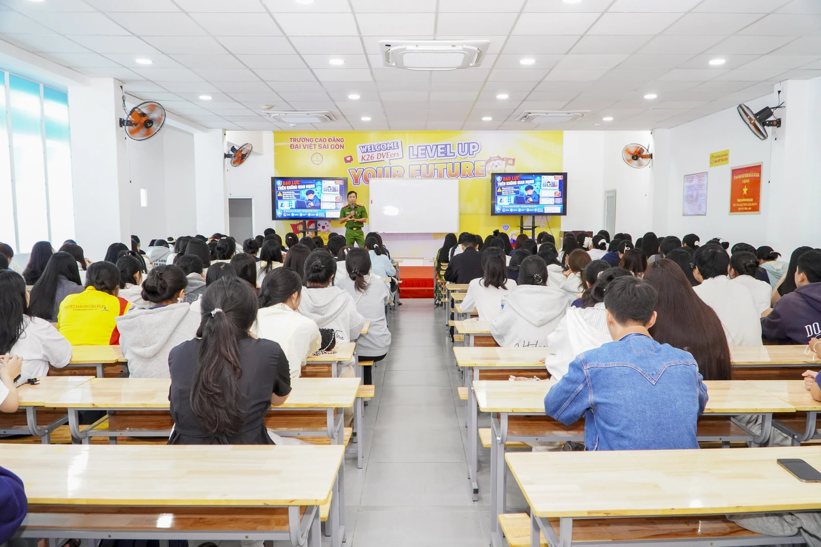 TÂN SINH VIÊN K26 - ĐỢT 2 TRANG BỊ KỸ NĂNG ỨNG XỬ VÀ NÂNG CAO NHẬN THỨC PHÒNG, CHỐNG TỆ NẠN XÃ HỘI