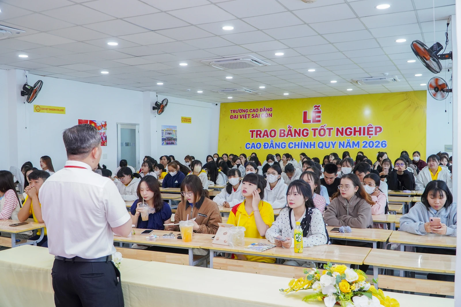 TÂN SINH VIÊN K26 HOÀN THÀNH TUẦN SINH HOẠT CÔNG DÂN ĐẦU KHÓA 2026