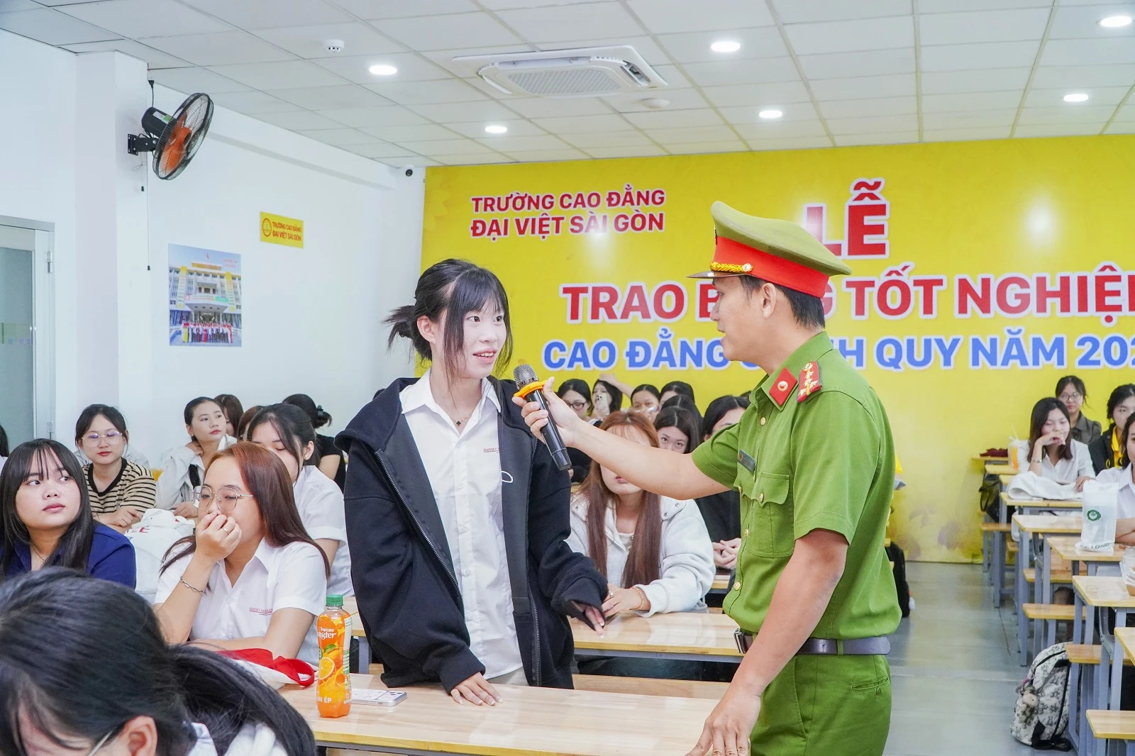 TÂN SINH VIÊN K26 THAM GIA CHUYÊN ĐỀ "PHÒNG, CHỐNG TỐ GIÁC TỘI PHẠM MA TÚY, PHÒNG CHỐNG TỘI PHẠM, TỆ NẠN XÃ HỘI TRONG SINH VIÊN"