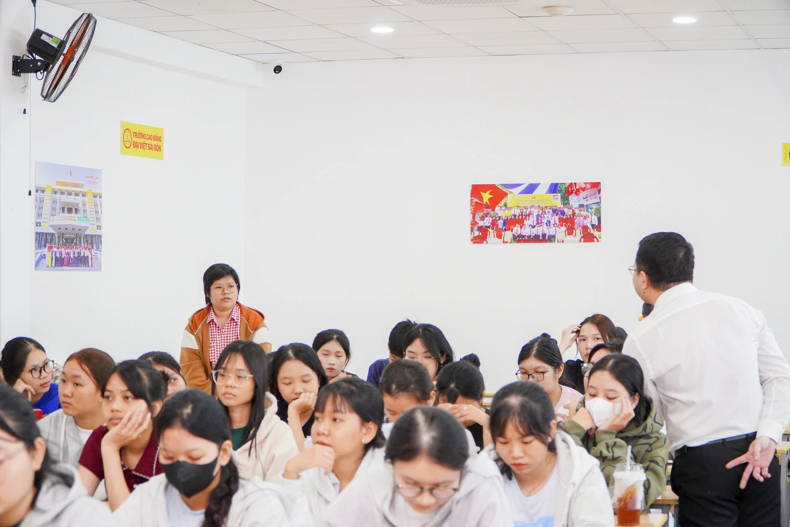 TÂN SINH VIÊN K26 THAM GIA SINH HOẠT PHỔ BIẾN QUY CHẾ HỌC TẬP, CHUẨN ĐẦU RA VÀ ĐỊNH HƯỚNG LỘ TRÌNH PHÁT TRIỂN KỸ NĂNG