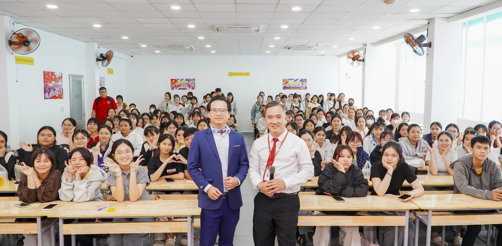TÂN SINH VIÊN K26 TRANG BỊ KỸ NĂNG QUẢN LÝ THỜI GIAN VÀ THÍCH NGHI VỚI MÔI TRƯỜNG HỌC TẬP MỚI