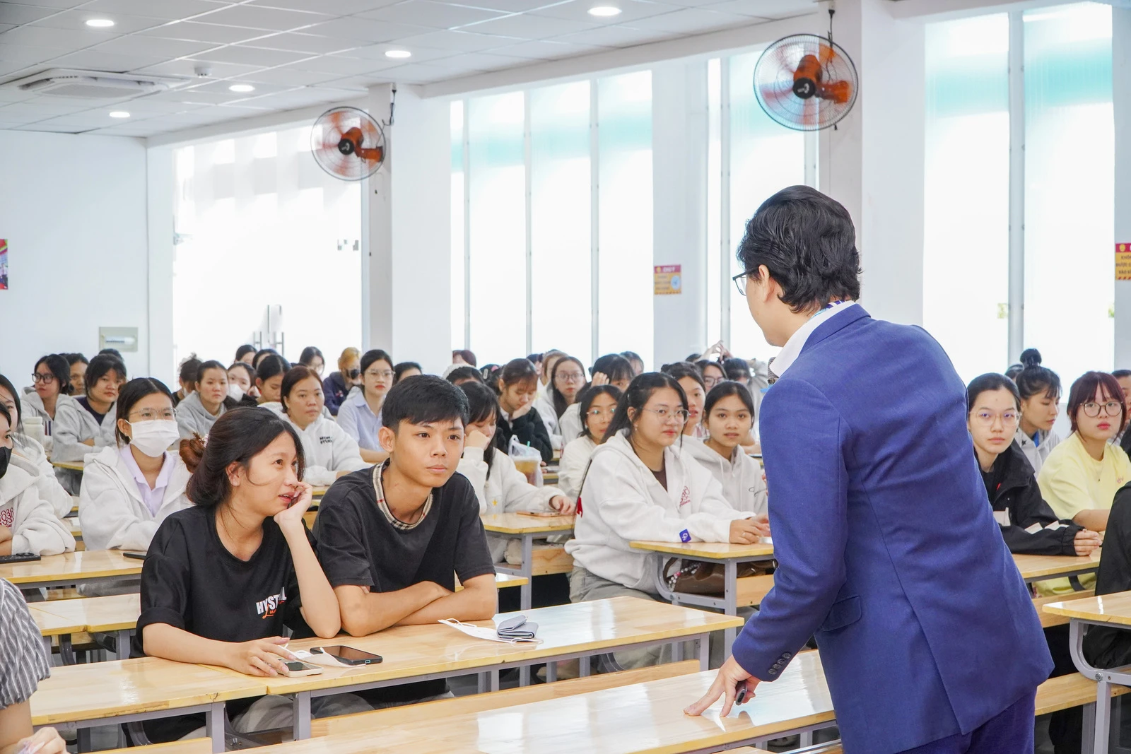 TÂN SINH VIÊN K26 TRANG BỊ KỸ NĂNG QUẢN LÝ THỜI GIAN VÀ THÍCH NGHI VỚI MÔI TRƯỜNG HỌC TẬP MỚI