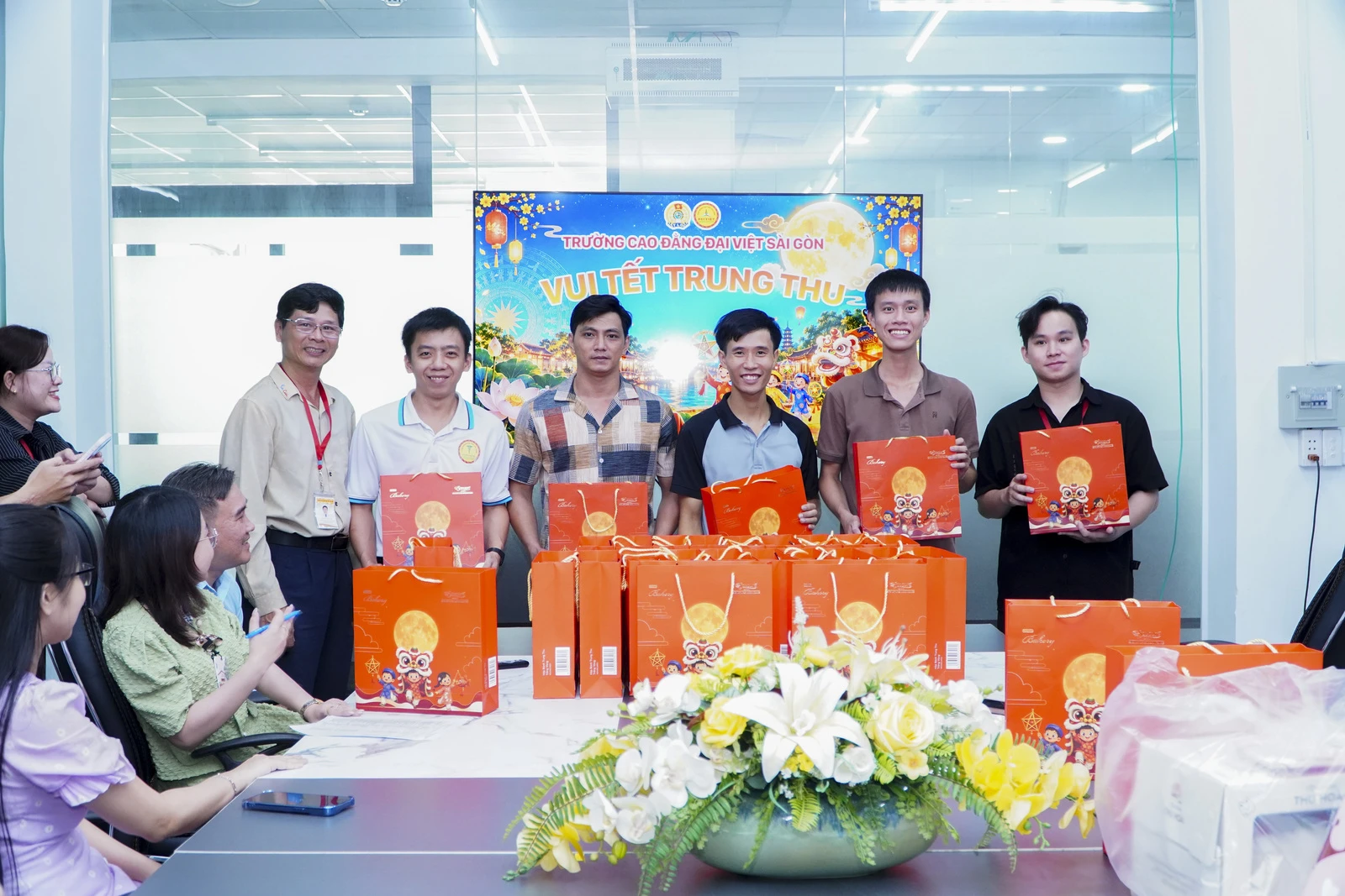 TẾT TRUNG THU - TRỌN TÌNH ĐOÀN VIÊN DƯỚI MÁI TRƯỜNG