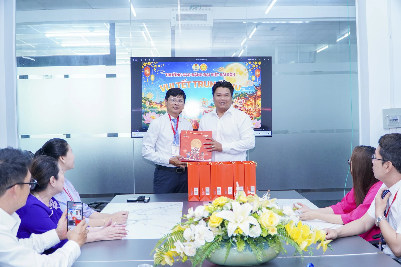TẾT TRUNG THU - TRỌN TÌNH ĐOÀN VIÊN DƯỚI MÁI TRƯỜNG