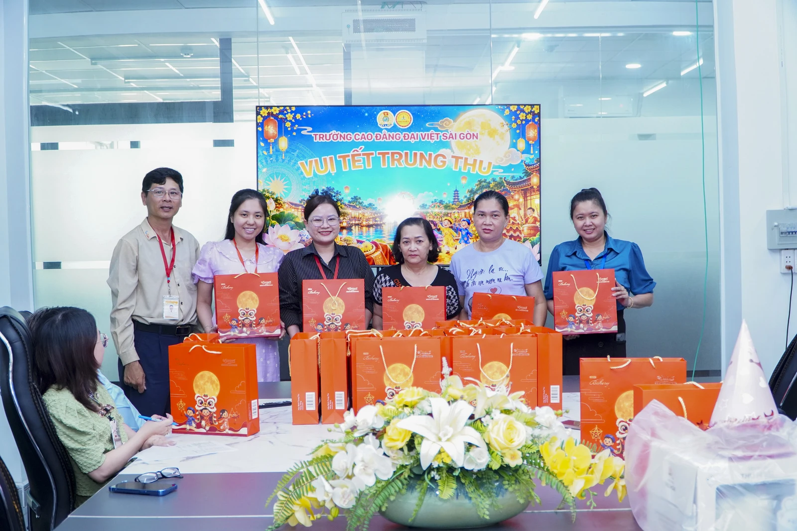 TẾT TRUNG THU - TRỌN TÌNH ĐOÀN VIÊN DƯỚI MÁI TRƯỜNG