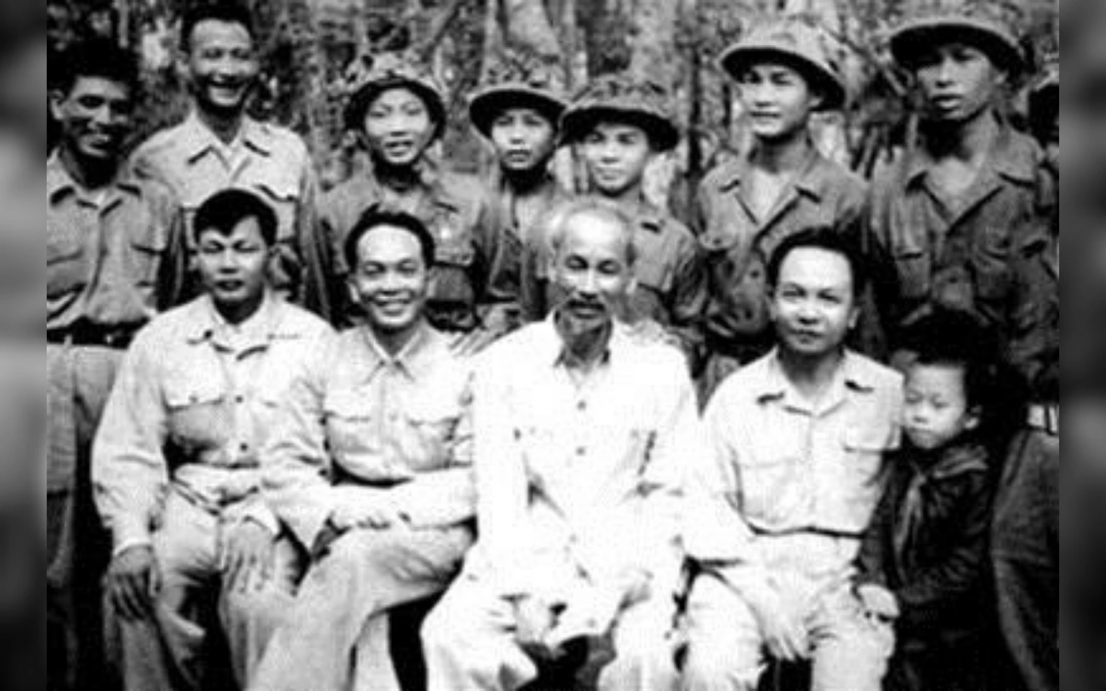 THÁNG NĂM NHỚ BÁC - NHỚ MỘT CUỘC ĐỜI VÌ NƯỚC, VÌ DÂN