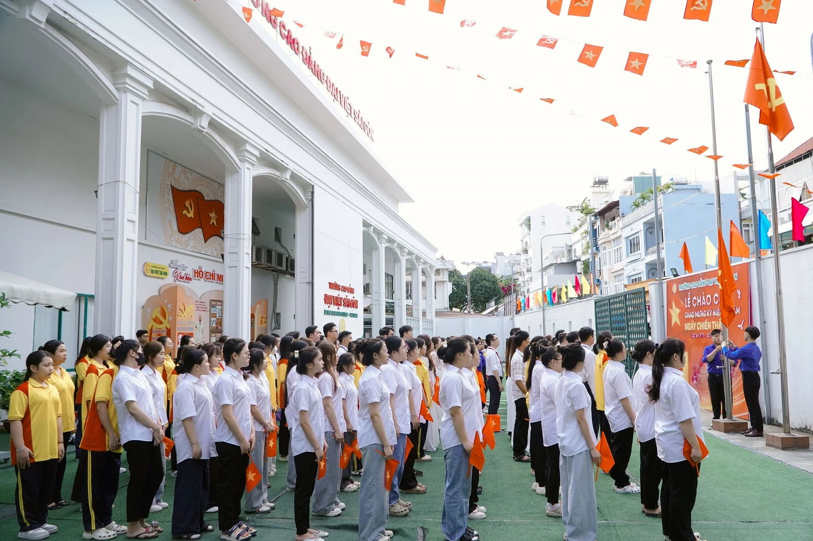 THÁNG TƯ VỀ, NGHE KHÚC KHẢI HOÀN CA TRONG DÒNG CHẢY KÝ ỨC