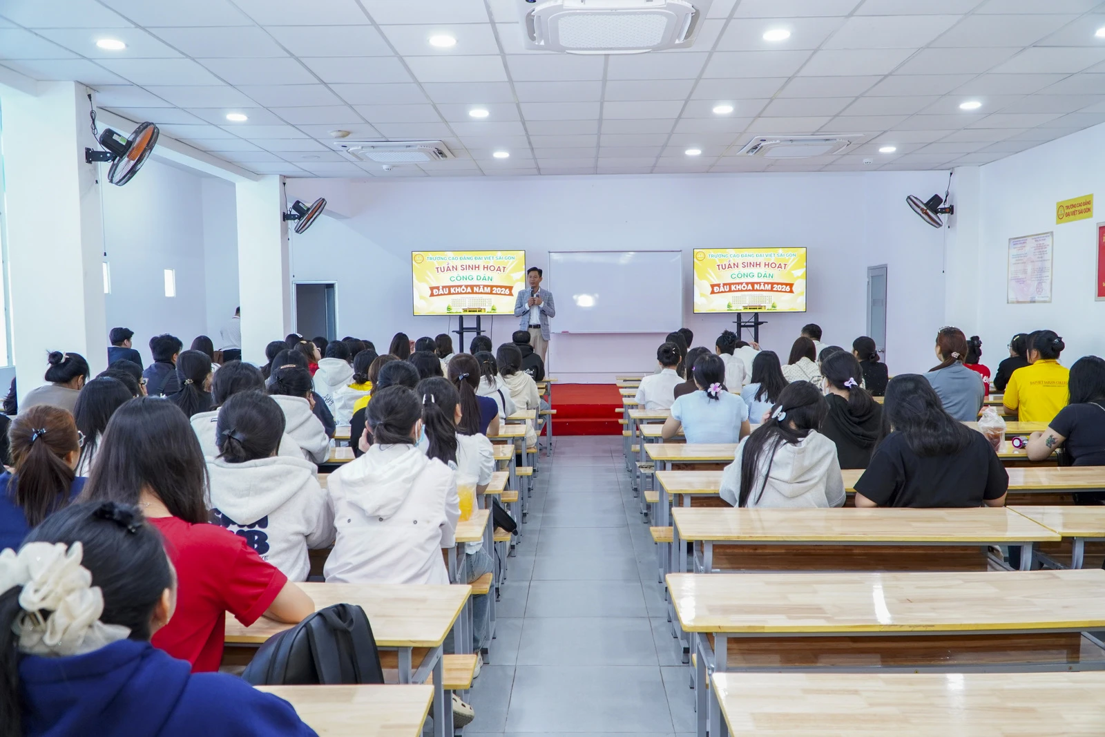 THÍCH NGHI VỚI MÔI TRƯỜNG HỌC TẬP CAO ĐẲNG - ĐẠI HỌC