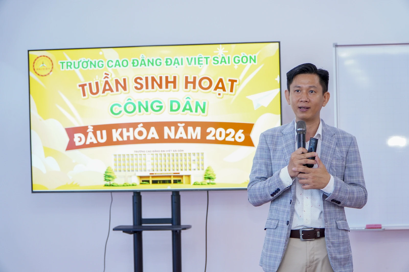 THÍCH NGHI VỚI MÔI TRƯỜNG HỌC TẬP CAO ĐẲNG - ĐẠI HỌC