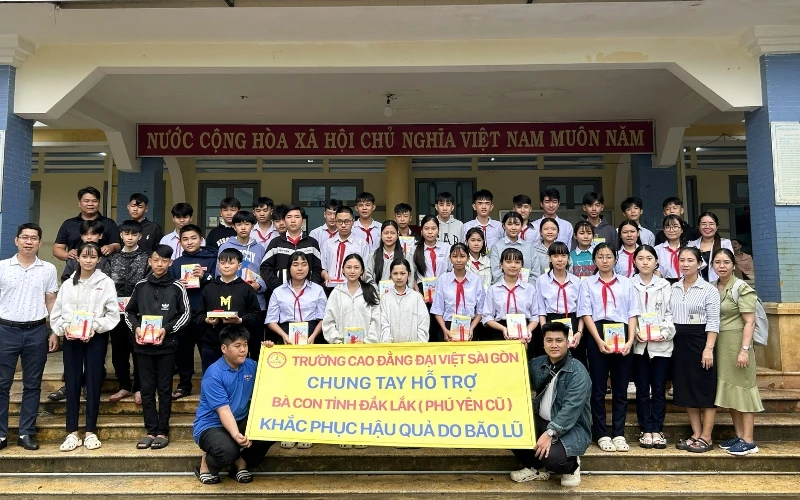 TIẾP NỐI HÀNH TRÌNH - THẮP LÊN NIỀM TIN TẠI TRƯỜNG THCS NGUYỄN CHÍ THANH