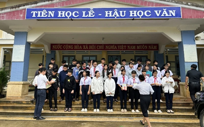 TIẾP NỐI HÀNH TRÌNH - THẮP LÊN NIỀM TIN TẠI TRƯỜNG THCS NGUYỄN CHÍ THANH