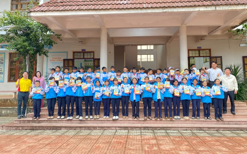 TIẾP TỤC HÀNH TRÌNH LAN TỎA YÊU THƯƠNG TẠI TRƯỜNG THCS CHU VĂN AN - ĐẮK LẮK