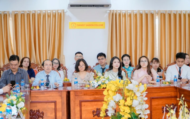 Tri Ân 20/11: Đại Việt Sài Gòn Tôn Vinh Hai Nhà Giáo Ưu Túv