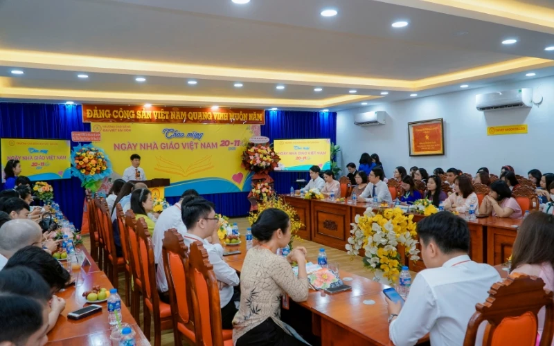 Tri Ân 20/11: Đại Việt Sài Gòn Tôn Vinh Hai Nhà Giáo Ưu Túv