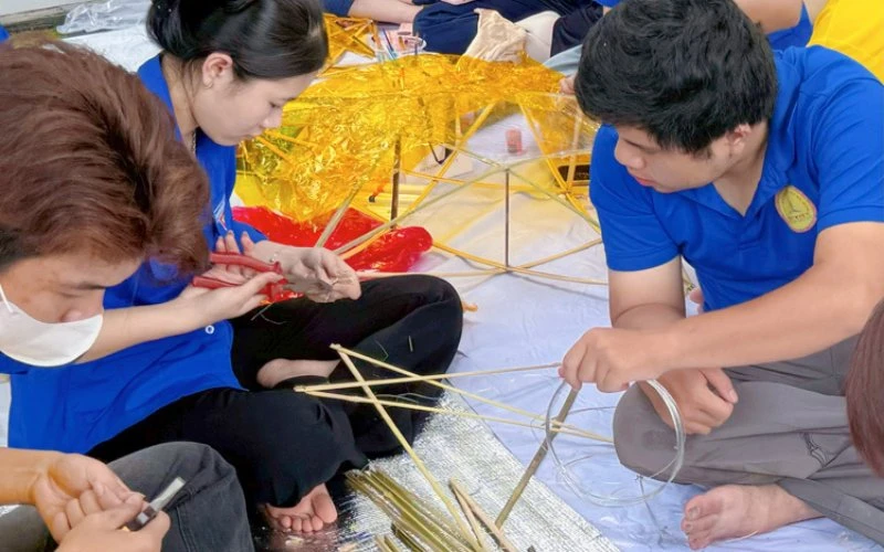 Trung Thu Yêu Thương - Lan Tỏa Ánh Trăng Nghĩa Tình