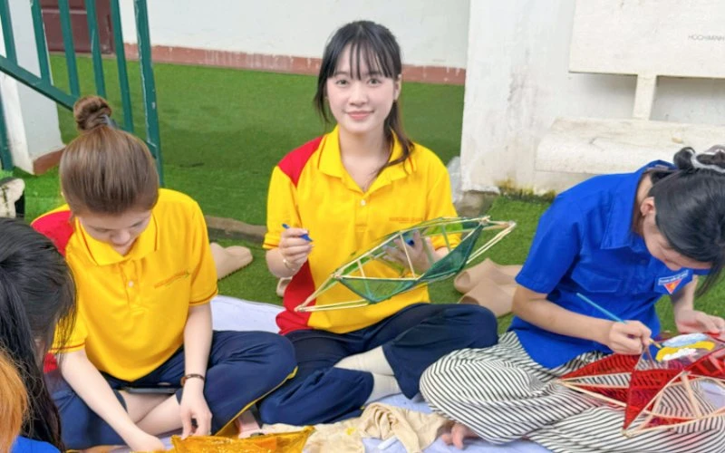 Trung Thu Yêu Thương - Lan Tỏa Ánh Trăng Nghĩa Tình