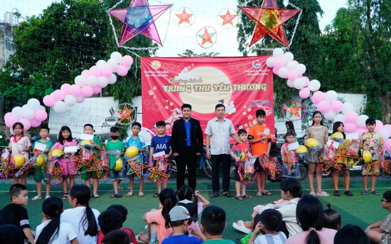 Trung Thu Yêu Thương - Trao Nụ Cười, Gửi Yêu Thương Đến Các Em Nhỏ
