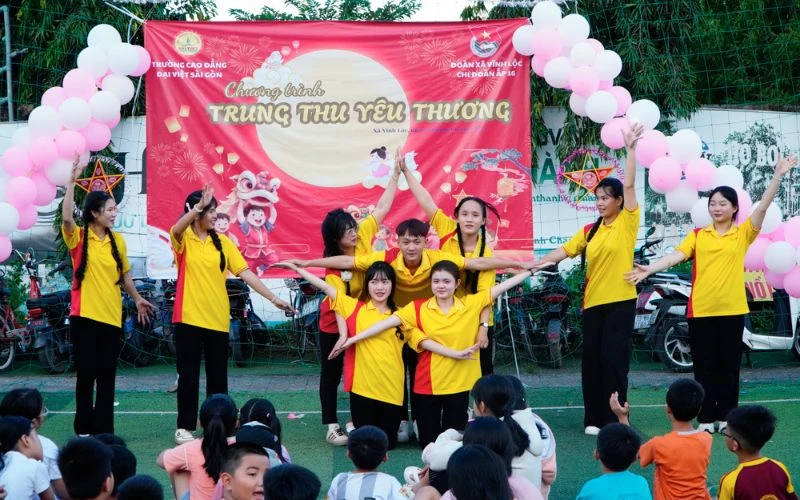 Trung Thu Yêu Thương - Trao Nụ Cười, Gửi Yêu Thương Đến Các Em Nhỏ