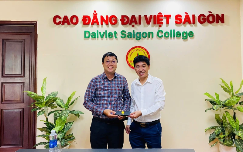 Admissions to Saigon University College