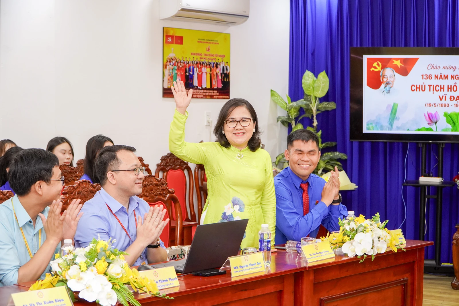 TRƯỜNG CAO ĐẲNG ĐẠI VIỆT SÀI GÒN KỶ NIỆM 136 NĂM NGÀY SINH CHỦ TỊCH HỒ CHÍ MINH VÀ TRAO QUYẾT ĐỊNH BCH ĐOÀN TRƯỜNG NHIỆM KỲ 2025 - 2028