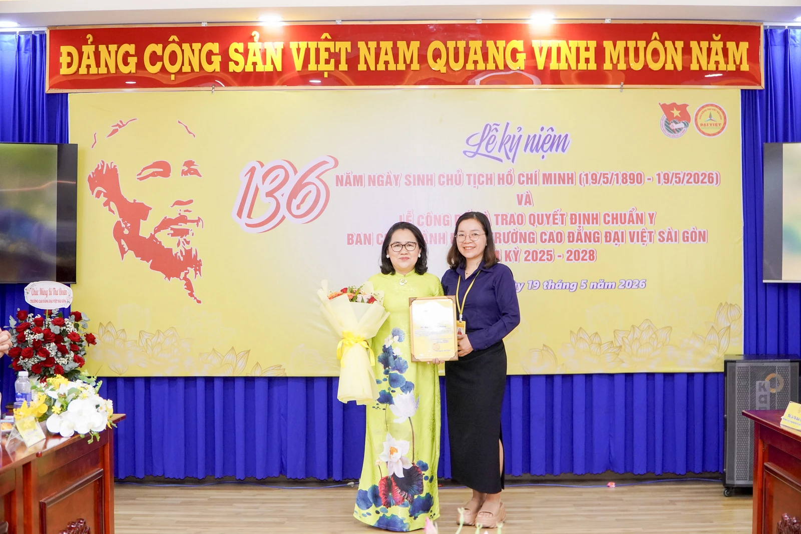 TRƯỜNG CAO ĐẲNG ĐẠI VIỆT SÀI GÒN KỶ NIỆM 136 NĂM NGÀY SINH CHỦ TỊCH HỒ CHÍ MINH VÀ TRAO QUYẾT ĐỊNH BCH ĐOÀN TRƯỜNG NHIỆM KỲ 2025 - 2028