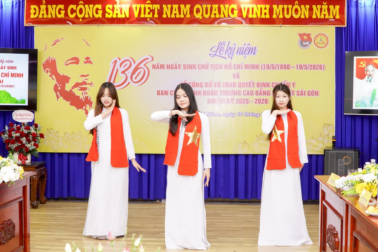 TRƯỜNG CAO ĐẲNG ĐẠI VIỆT SÀI GÒN KỶ NIỆM 136 NĂM NGÀY SINH CHỦ TỊCH HỒ CHÍ MINH VÀ TRAO QUYẾT ĐỊNH BCH ĐOÀN TRƯỜNG NHIỆM KỲ 2025 - 2028
