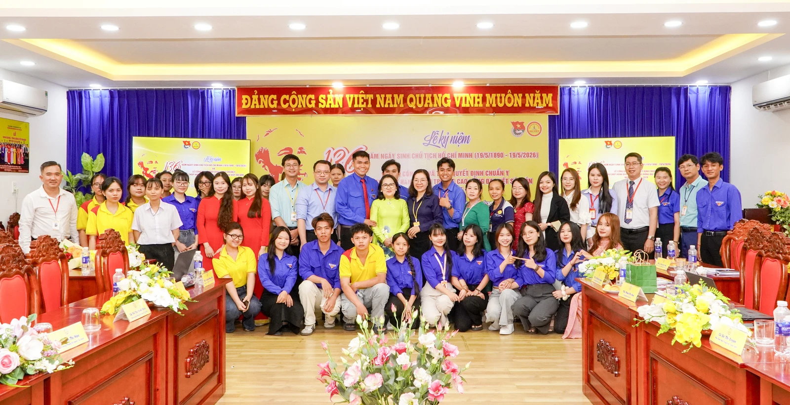 TRƯỜNG CAO ĐẲNG ĐẠI VIỆT SÀI GÒN KỶ NIỆM 136 NĂM NGÀY SINH CHỦ TỊCH HỒ CHÍ MINH VÀ TRAO QUYẾT ĐỊNH BCH ĐOÀN TRƯỜNG NHIỆM KỲ 2025 - 2028