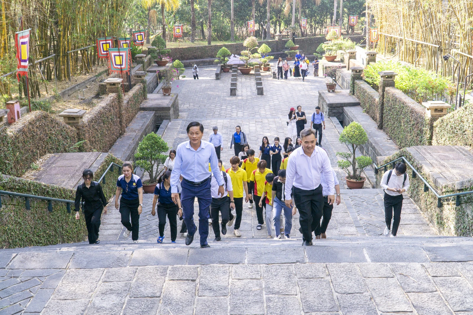 TRƯỜNG CAO ĐẲNG ĐẠI VIỆT SÀI GÒN TỔ CHỨC LỄ DÂNG HƯƠNG TƯỞNG NIỆM CÁC VUA HÙNG