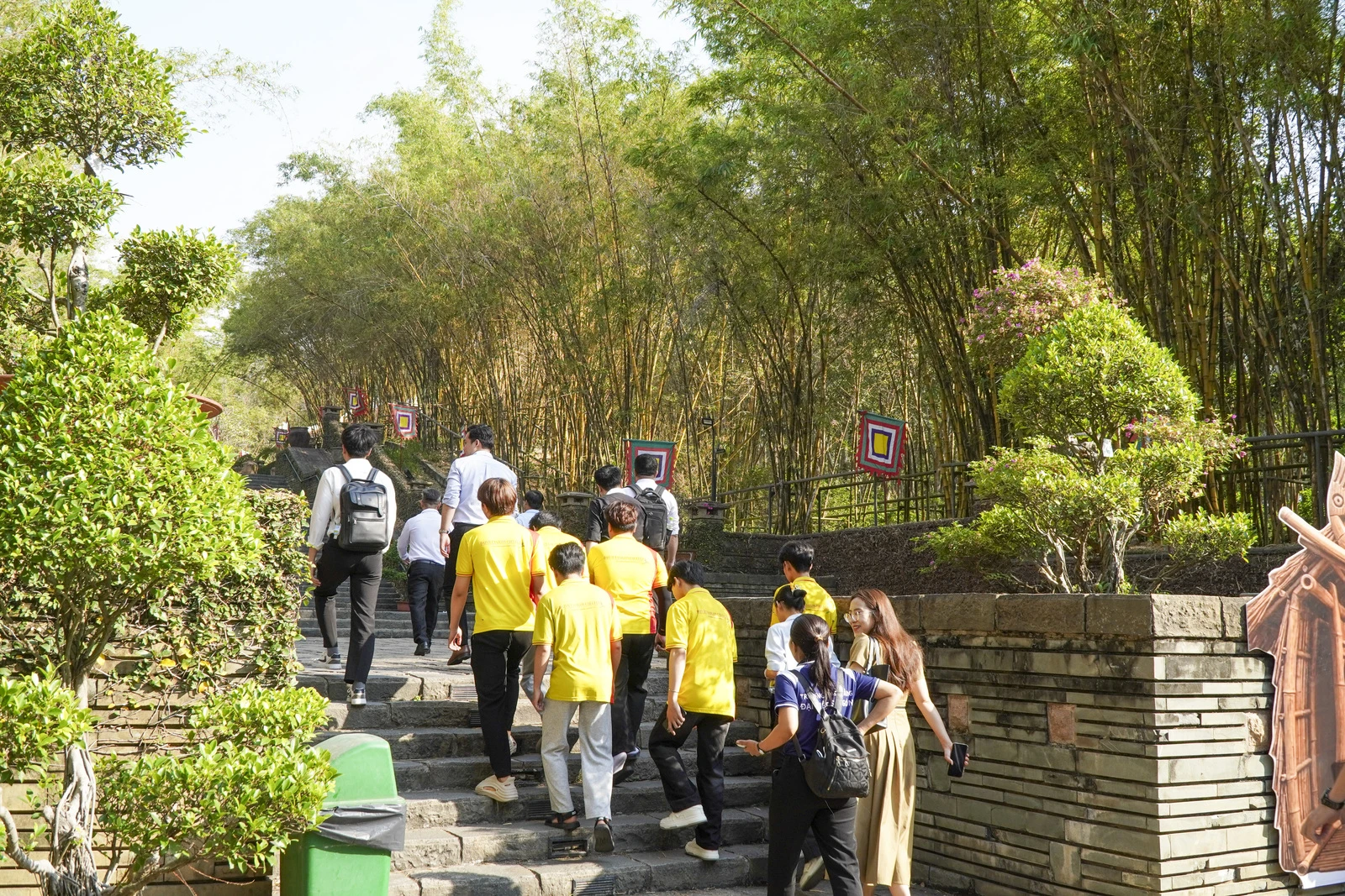 TRƯỜNG CAO ĐẲNG ĐẠI VIỆT SÀI GÒN TỔ CHỨC LỄ DÂNG HƯƠNG TƯỞNG NIỆM CÁC VUA HÙNG