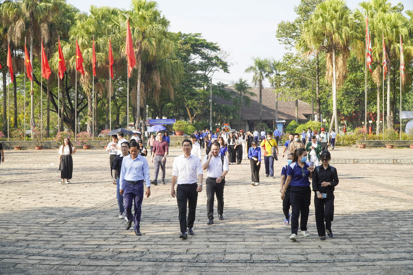 TRƯỜNG CAO ĐẲNG ĐẠI VIỆT SÀI GÒN TỔ CHỨC LỄ DÂNG HƯƠNG TƯỞNG NIỆM CÁC VUA HÙNG