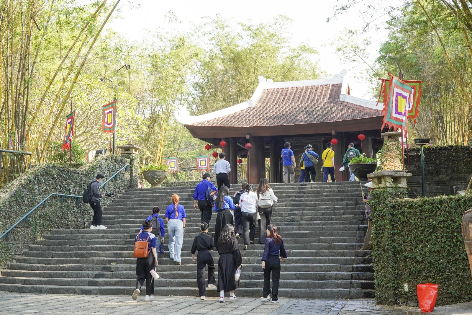 TRƯỜNG CAO ĐẲNG ĐẠI VIỆT SÀI GÒN TỔ CHỨC LỄ DÂNG HƯƠNG TƯỞNG NIỆM CÁC VUA HÙNG