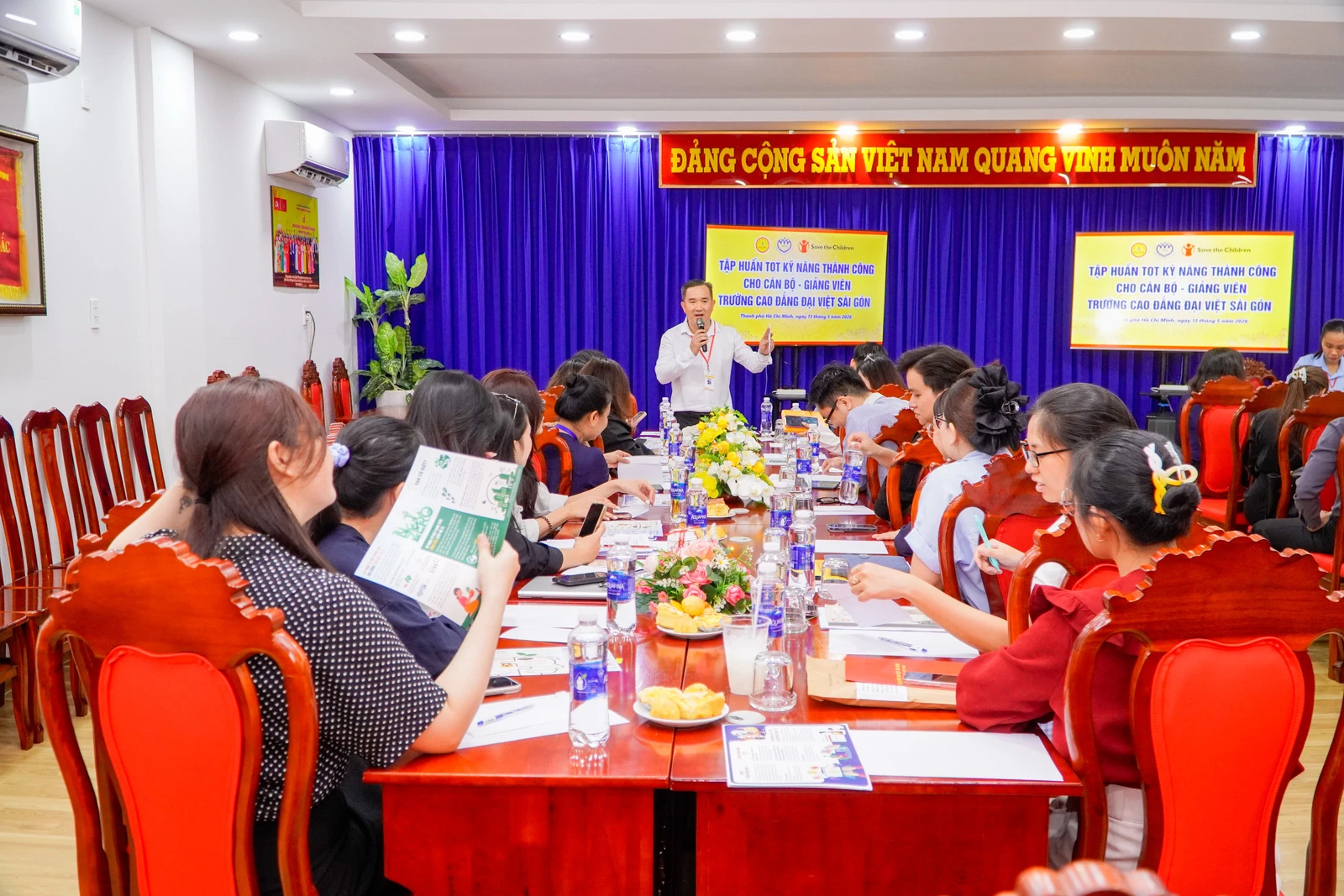 TRƯỜNG CAO ĐẲNG ĐẠI VIỆT SÀI GÒN TỔ CHỨC TẬP HUẤN “KỸ NĂNG THÀNH CÔNG” CHO CÁN BỘ, GIẢNG VIÊN VÀ NHÂN VIÊN