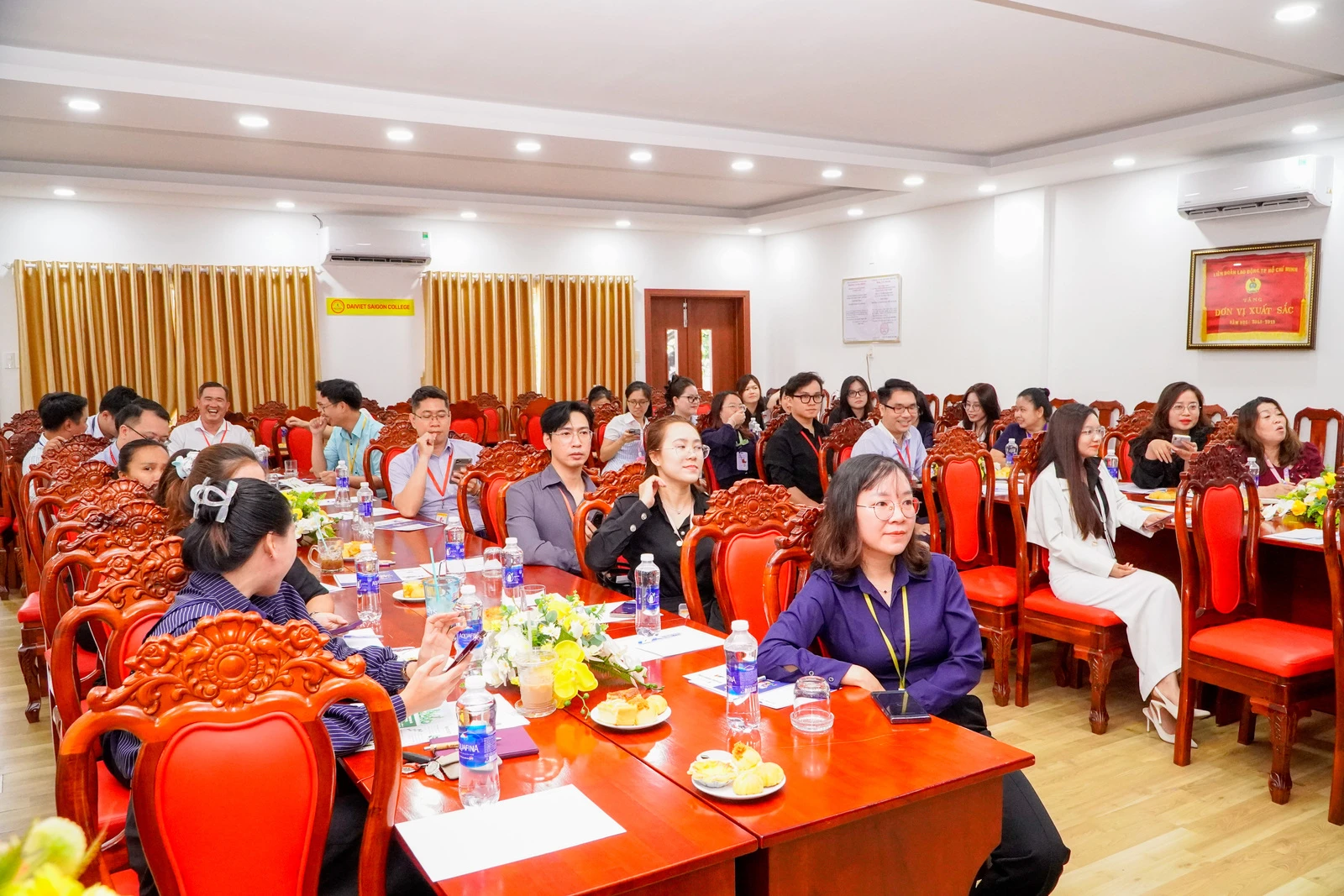 TRƯỜNG CAO ĐẲNG ĐẠI VIỆT SÀI GÒN TỔ CHỨC TẬP HUẤN “KỸ NĂNG THÀNH CÔNG” CHO CÁN BỘ, GIẢNG VIÊN VÀ NHÂN VIÊN