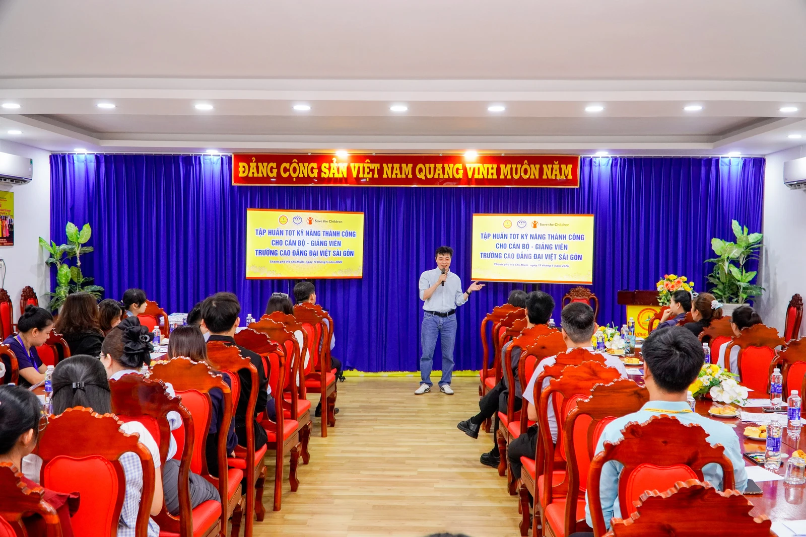 TRƯỜNG CAO ĐẲNG ĐẠI VIỆT SÀI GÒN TỔ CHỨC TẬP HUẤN “KỸ NĂNG THÀNH CÔNG” CHO CÁN BỘ, GIẢNG VIÊN VÀ NHÂN VIÊN