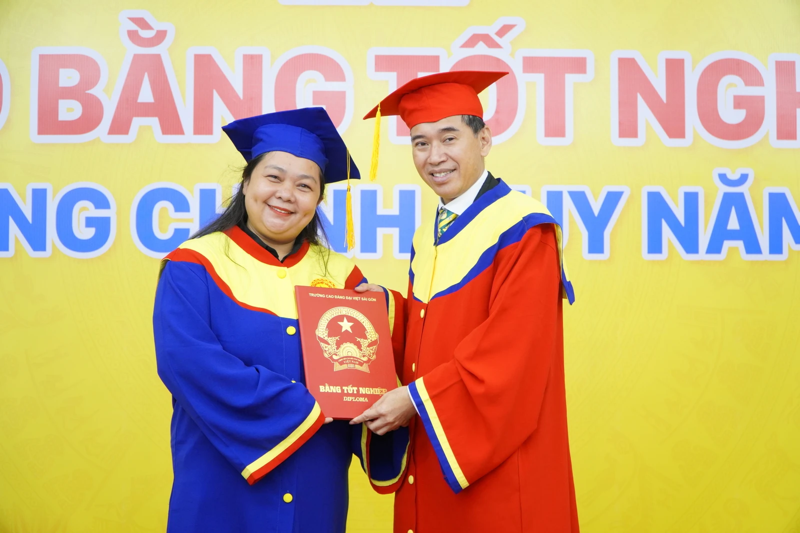 TỪ CƠ SỞ Y TẾ ĐẾN LỄ TỐT NGHIỆP - HÀNH TRÌNH NÂNG CAO TRÌNH ĐỘ CỦA NHỮNG Y SỸ TUYẾN CƠ SỞ