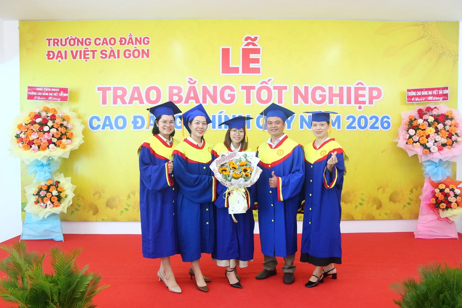 TỪ CƠ SỞ Y TẾ ĐẾN LỄ TỐT NGHIỆP - HÀNH TRÌNH NÂNG CAO TRÌNH ĐỘ CỦA NHỮNG Y SỸ TUYẾN CƠ SỞ