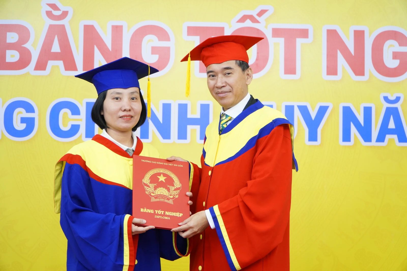 TỪ CƠ SỞ Y TẾ ĐẾN LỄ TỐT NGHIỆP - HÀNH TRÌNH NÂNG CAO TRÌNH ĐỘ CỦA NHỮNG Y SỸ TUYẾN CƠ SỞ