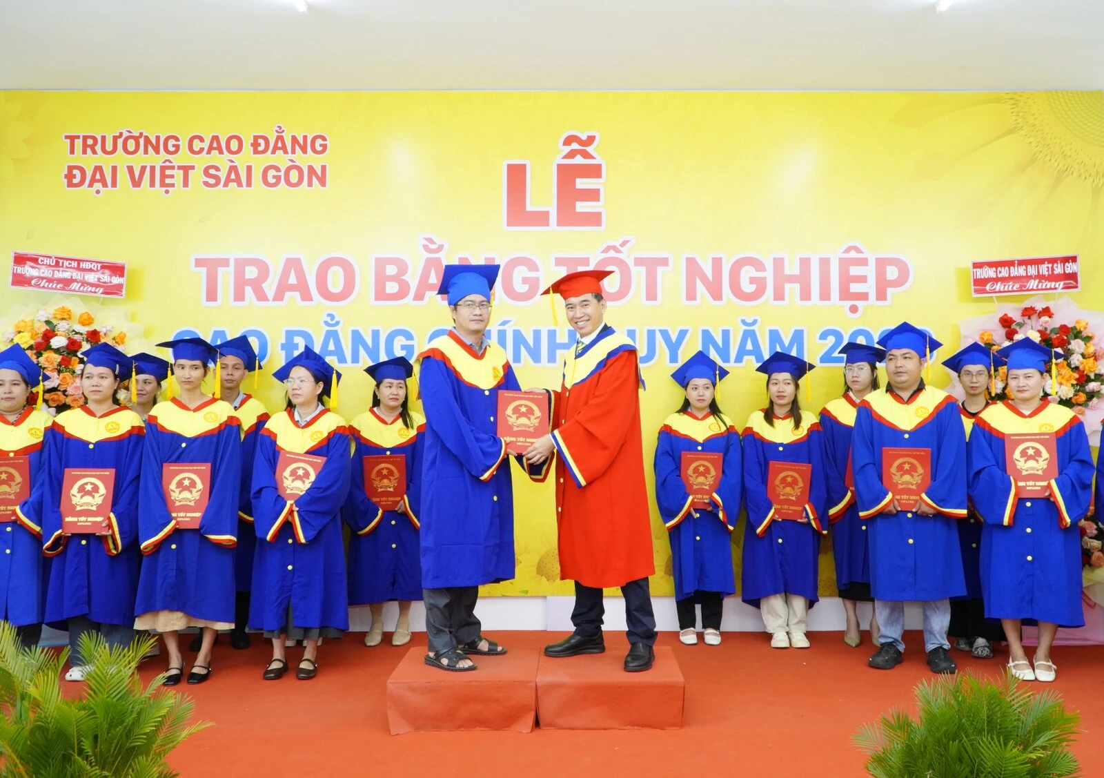 TỪ CƠ SỞ Y TẾ ĐẾN LỄ TỐT NGHIỆP - HÀNH TRÌNH NÂNG CAO TRÌNH ĐỘ CỦA NHỮNG Y SỸ TUYẾN CƠ SỞ