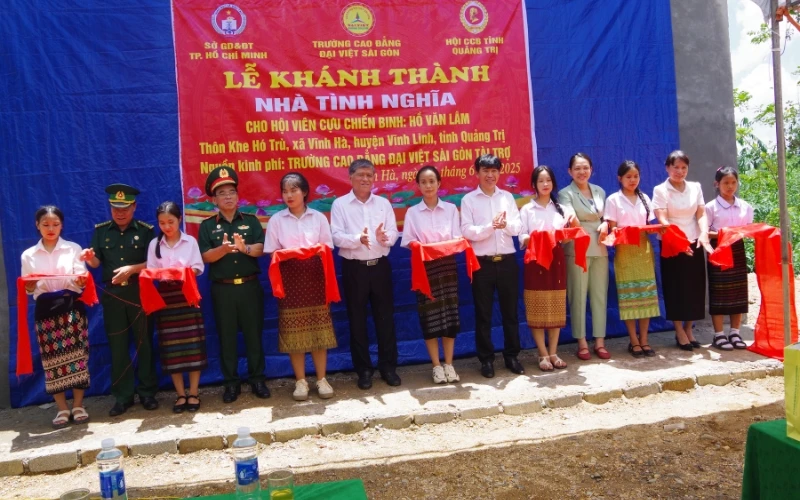 Ubnd Tp. Hồ Chí Minh Trao Tặng Bằng Khen Thành Tích Xuất Sắc Đặc Biệt Cho Trường Cao Đẳng Đại Việt Sài Gòn
