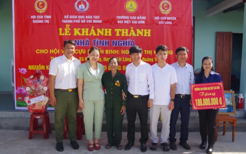 Ubnd Tp. Hồ Chí Minh Trao Tặng Bằng Khen Thành Tích Xuất Sắc Đặc Biệt Cho Trường Cao Đẳng Đại Việt Sài Gòn
