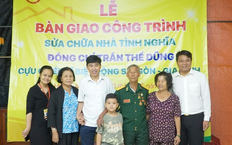 Ubnd Tp. Hồ Chí Minh Trao Tặng Bằng Khen Thành Tích Xuất Sắc Đặc Biệt Cho Trường Cao Đẳng Đại Việt Sài Gòn