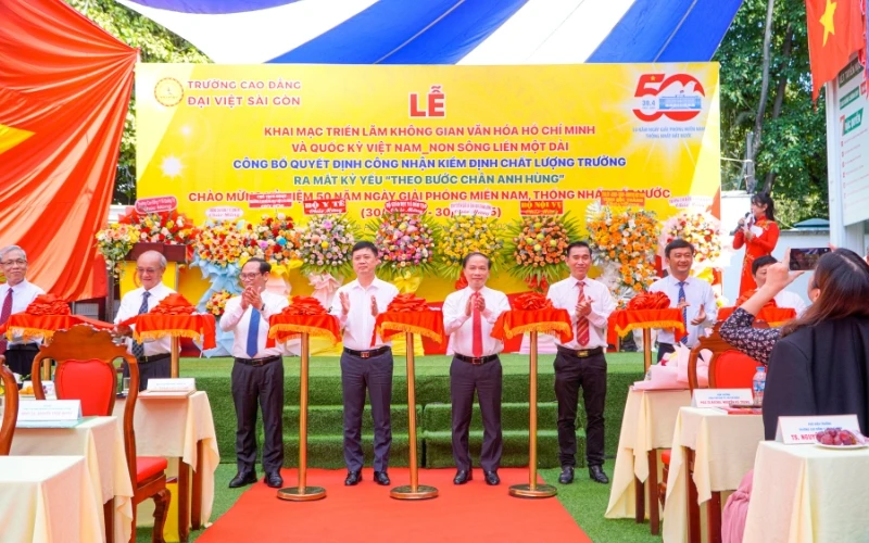 Ubnd Tp. Hồ Chí Minh Trao Tặng Bằng Khen Thành Tích Xuất Sắc Đặc Biệt Cho Trường Cao Đẳng Đại Việt Sài Gòn