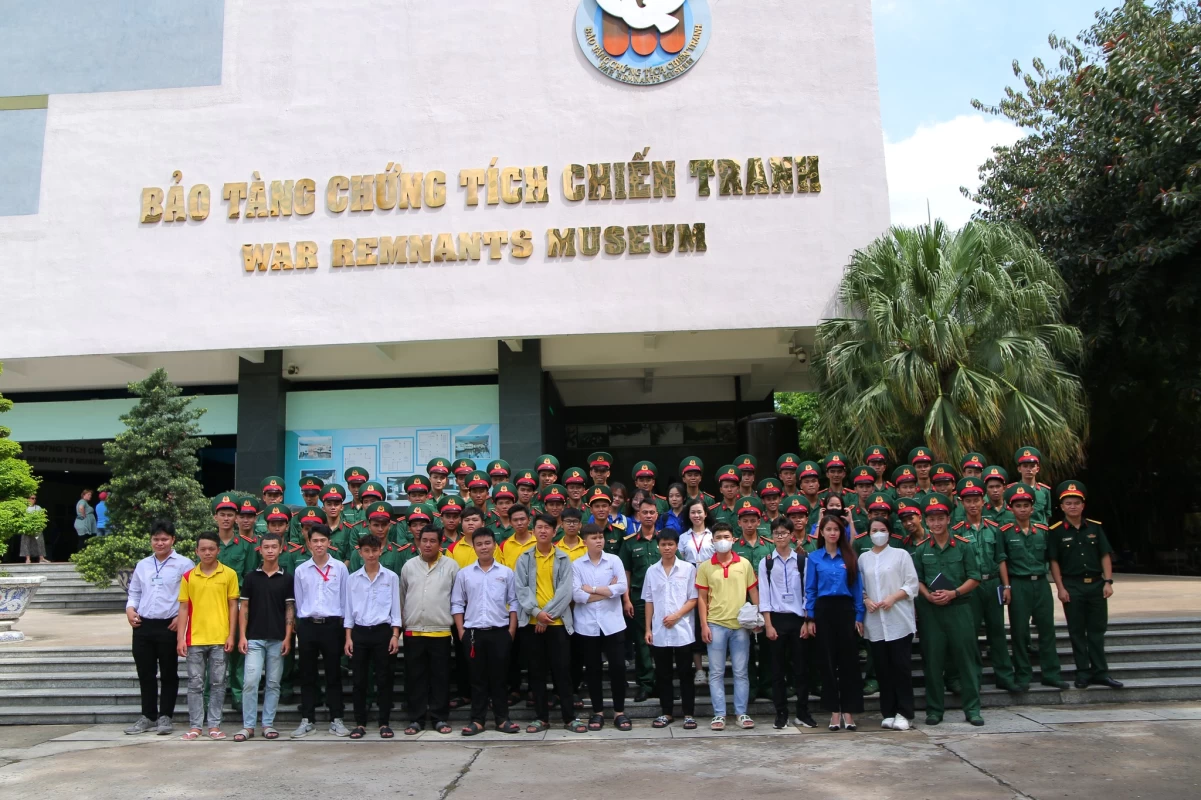 Nhân dịp Kỷ niệm 139 năm ngày sinh của Chủ tịch Hồ Chí Minh, 70 năm chiến thắng Điện Biên Phủ; Đoàn trường Cao đẳng Đại Việt Sài Gòn tổ chức chương trình về nguồn cho các bạn Đoàn viên thanh niên.