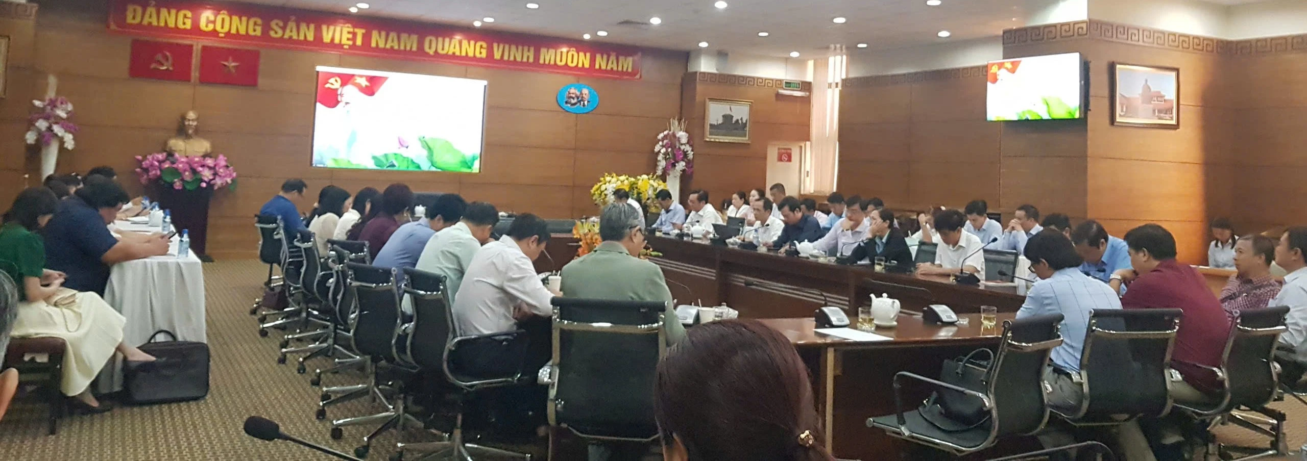 Hội nghị "Chuyên Đề Năm 2025 Học Tập Và Làm Theo Tư Tưởng, Đạo Đức, Phong Cách Hồ Chí Minh Về Tăng Cường Xây Dựng Đảng, Thực Hiện Tiến Bộ, Công Bằng Xã Hội, Không Ngừng Quan Tâm Chăm Lo Nâng Cao Mọi Mặt Đời Sống Của Nhân Dân Thành Phố Hồ Chí Minh"