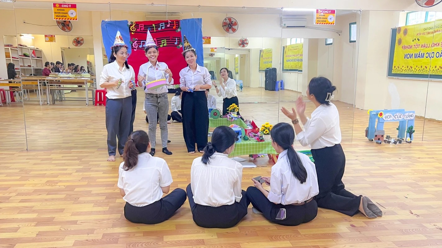 Các em đã bảo vệ thành công kết quả học tập của minh | Trường Cao Đẳng Đại Việt Sài Gòn