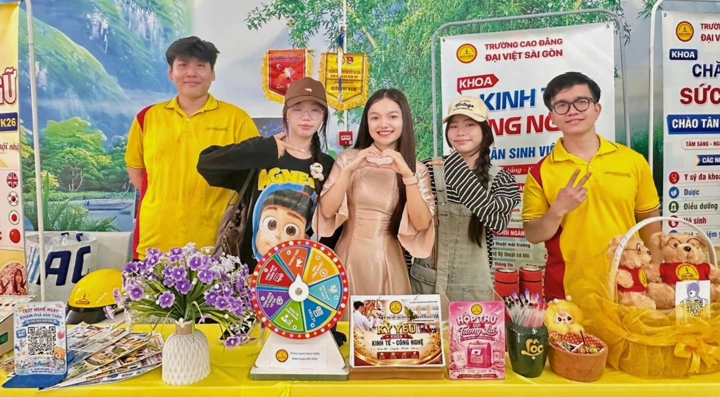 CHÀO ĐÓN TÂN SINH VIÊN KHAI GIẢNG ĐỢT 2 NĂM 2026 – KHỞI ĐẦU HÀNH TRÌNH CHINH PHỤC TƯƠNG LAI | Trường Cao Đẳng Đại Việt Sài Gòn