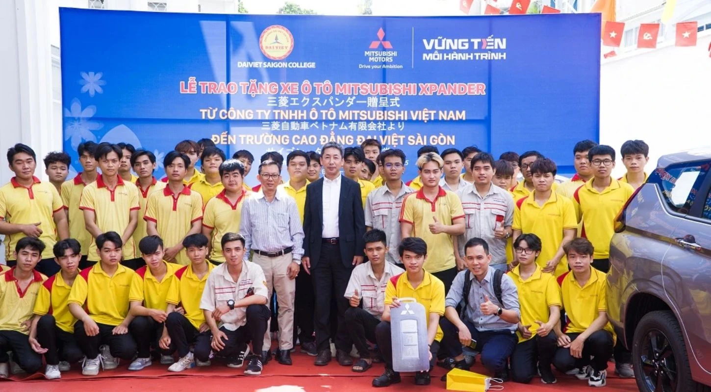Công Ty Tnhh Ô Tô Mitsubishi Việt Nam Trao Tặng Mô Hình Học Tập Mitsubishi Xpander Cho Sinh Viên Khoa Công Nghệ Ô Tô Trường Cao Đẳng Đại Việt Sài Gòn | Trường Cao Đẳng Đại Việt Sài Gòn